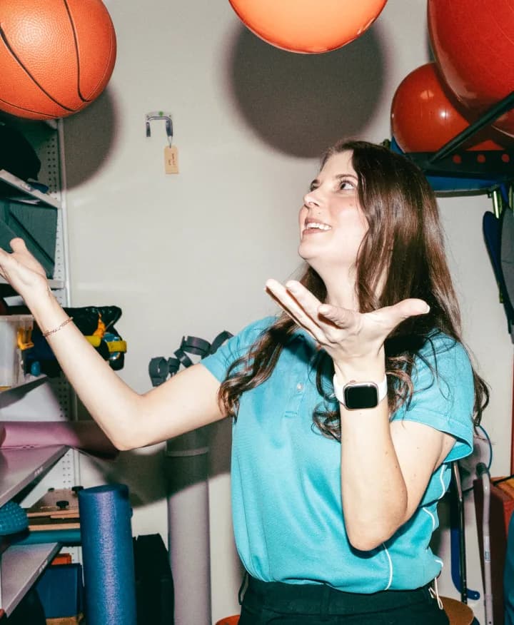 Clinician sharing their experience with Minikai